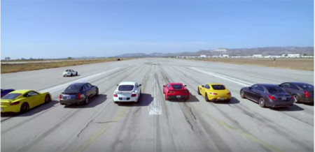 En el mejor arrancón del mundo esta de regreso con 10 autos y miles de caballos de fuerza