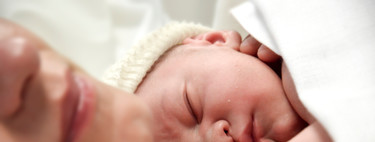 Pasar una gasa metida en la vagina de la madre por la cara del bebé que nace por cesárea podría mejorar su sistema inmunitario