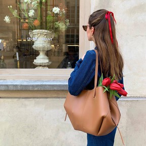 Vuelven los vaqueros de Mango estilo francés que siempre arrasan, para llevar a partir de septiembre con bailarinas 
