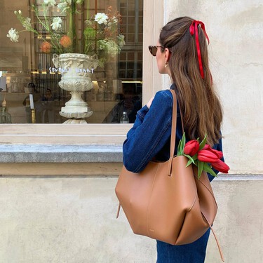 Vuelven los vaqueros de Mango estilo francés que siempre arrasan, para llevar a partir de septiembre con bailarinas 