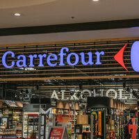 Carrefour vuelve a sacar su outlet y podemos fichar el sofá cama perfecto sin apenas montaje a mitad de precio  