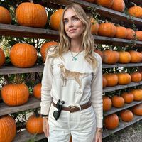 Las nuevas Adidas color champán que mejor sientan con tu abrigo largo de lana este invierno 