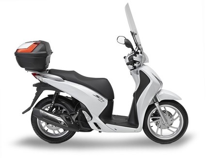 GIVI lanza su línea de accesorios para la Honda Scoopy SH125i