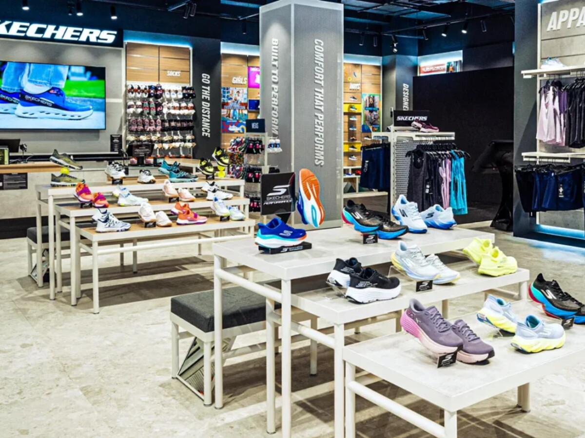 Skechers pone a la venta rebajadas sus nuevas sandalias: son cómodas, bonitas y se calzan solas
