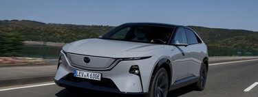 Mazda puso a la venta un coche que es capaz de insultar a cualquier persona que esté a su alrededor 