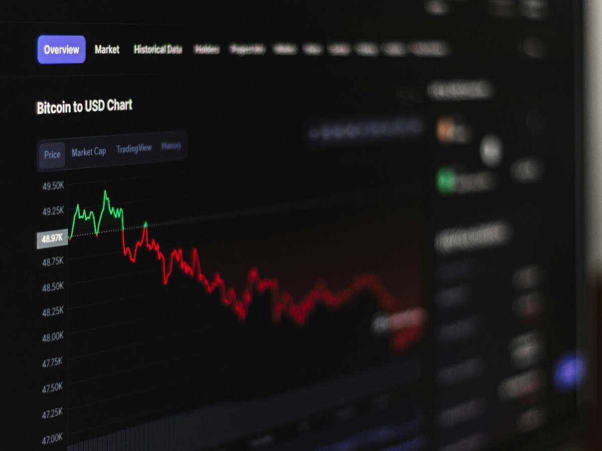 El Bitcoin se hunde por debajo de los 50.000 euros: un anticipo del pánico  que se está extendiendo en la economía global