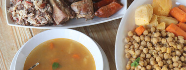 Puchero andaluz, receta tradicional con sus garbanzos y su pringá (también en olla express)
