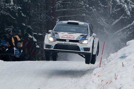 Rally de Suecia 2013: Sébastien Ogier capea el temporal dando una lección de pilotaje