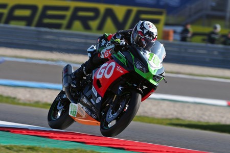 Manu González sobrevive al caos de Supersport 300 y se hace con la segunda victoria consecutiva