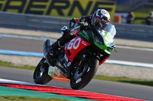 Manu González sobrevive al caos de Supersport 300 y se hace con la segunda victoria consecutiva