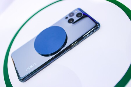 OPPO ya tiene carga inalámbrica magnética, se llama MagVOOC y llega con tres accesorios