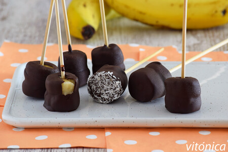 Helados de plátano, chocolate y mantequilla de cacahuete: receta saludable y fácil para el verano