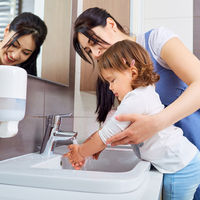 El experimento viral con pimienta y jabón para explicar a los niños la importancia de lavarse las manos en tiempo del coronavirus