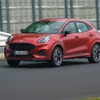 El inminente Ford Puma ST ya se ha dejado ver (y oír) totalmente desprovisto de camuflaje en Nürburgring