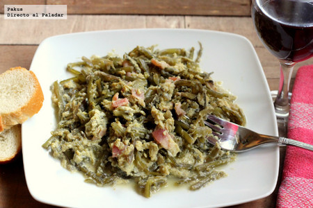 Revuelto de cardillos y panceta. Receta