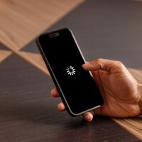 Pensaba que mi iPhone estaba roto porque se reiniciaba solo. En realidad es algo normal y hasta necesario