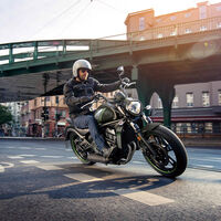 Kawasaki Vulcan S: una custom que estrena colores y horquilla de 41 mm para los mismos 64 CV