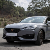 CUPRA León, al volante del hot-hatch que inventó su marca