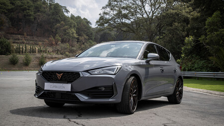 CUPRA León, al volante del hot-hatch que inventó su marca