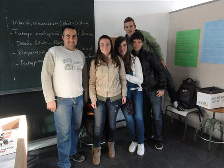 Equipo con técnico electrónico