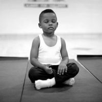 Una escuela cambia los castigos por sesiones de meditación (y los resultados son sorprendentes)