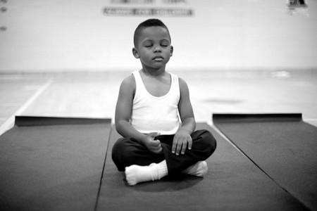 Una escuela cambia los castigos por sesiones de meditación (y los resultados son sorprendentes)