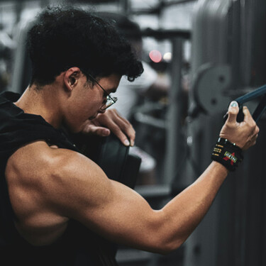 Trabajar tus brazos no es solo una cuestión de vanidad: estos tres ejercicios que mejoran tu agarre marcarán la diferencia para seguir progresando en el gimnasio