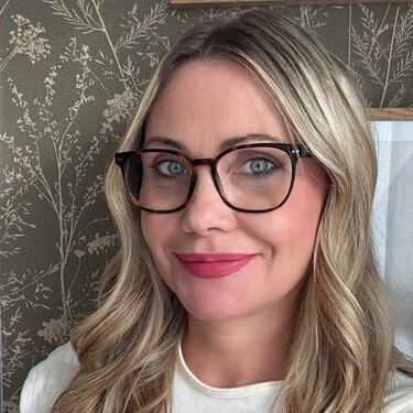 Marga Díaz, experta en orden y decoración, enseña el antes y después de su cocina: "He decidido reformarla sin obras y quitando el vinilo de los muebles"