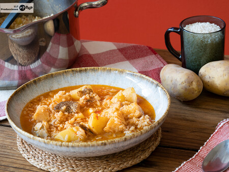 Arroz con patatas y bacalao, receta de pescado para llenar la mesa de fiesta