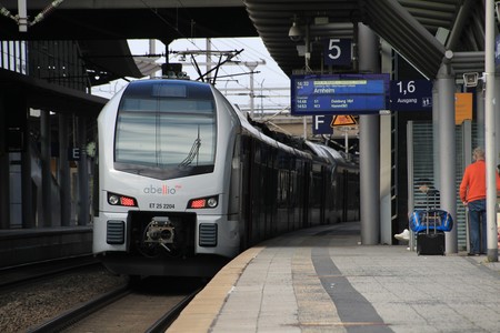 Train 3278501 1920