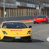 Celebrando con Aventador, Gallardo y 911 los 25 años de Pirelli P Zero en Cheste