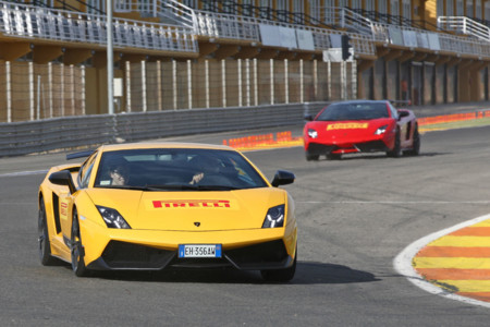 Celebrando con Aventador, Gallardo y 911 los 25 años de Pirelli P Zero en Cheste
