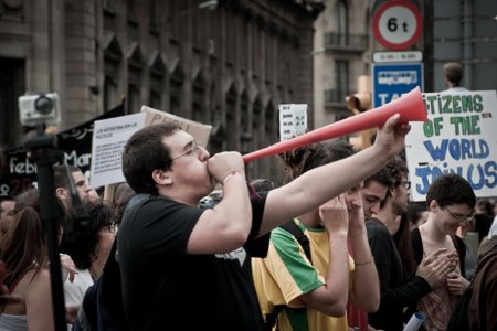 El 15-M dispara el uso de mensajería instantánea, redes sociales, consumo de información en Internet y e-mail