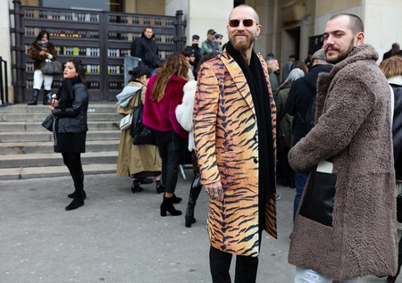 Olvídate de los cuadros, que el abrigo que se llevará en otoño es con salvajes prints