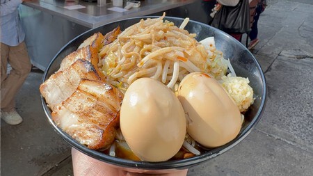 El ramen más grande de CDMX existe y lo sirven en este puestito de la calle