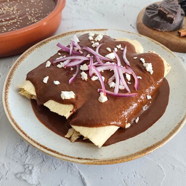 Enchiladas de pollo con mole poblano
