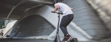 Nueva Ley de Tráfico: las multas de la DGT que entran hoy en vigor persiguen ante todo el uso del móvil y los patinetes