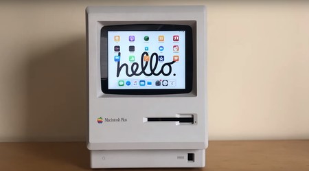 Usan un Macintosh Plus como dock para el iPad: este es el resultado