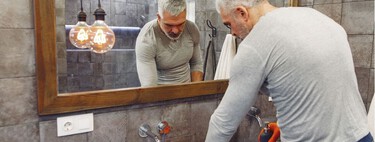 Si las juntas de tu baño se están poniendo negras, el problema puede no estar en la limpieza: esto es lo que recomiendan los expertos 