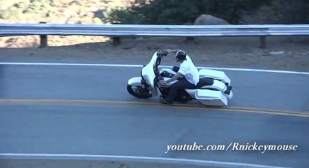 Planchando la Harley Davidson con estilo