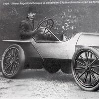 Bugatti: el nacimiento de una leyenda en 1908 con un coche de solo 10 CV que hoy hace ultradeportivos de 1.600 CV