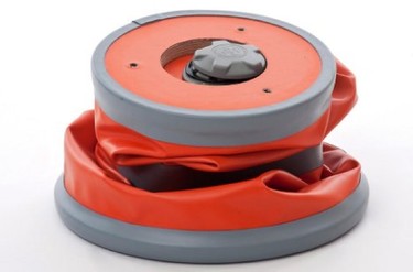 Una mesa hinchable, posible solución para espacios pequeños