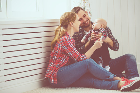 Bebe Con Padres