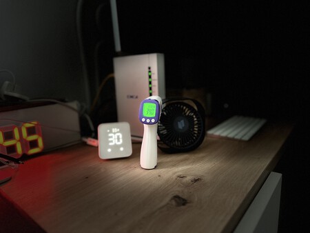 Ventilador, router y termómetro disparado