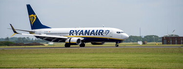 Ryanair lo vuelve a hacer: monta un nuevo pollo a bordo por sus maletas (Guardia Civil incluida) 