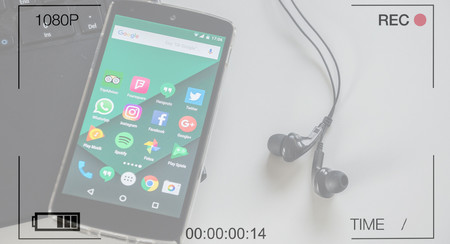 Intentan averiguar si nuestros móviles nos escuchan y descubren apps que graban la pantalla