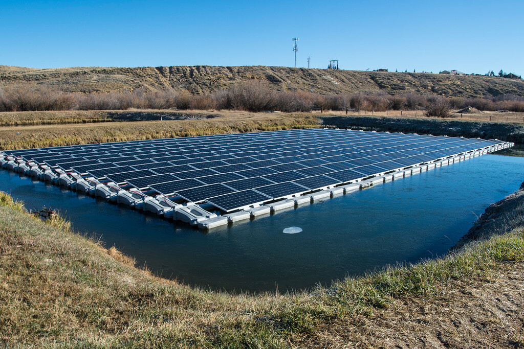 El gran plan de Aragón para llenar sus embalses de paneles solares acaba de naufragar por culpa de un olvido burocrático