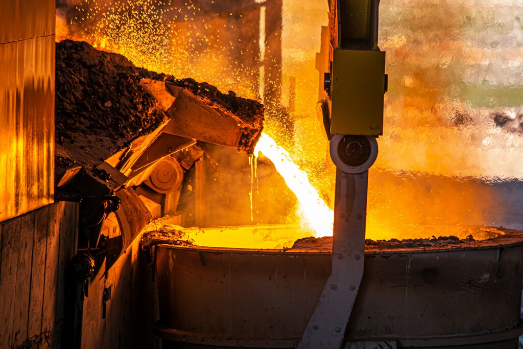 No hay aleación de metal capaz de soportar carga a más de 2.400 ºC sin ceder. China acaba de decir "sujétame el cubata"