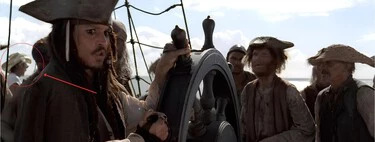 Si paras Piratas del Caribe: La maldición de la Perla Negra en el minuto 2:12:44, verás un miembro muy extraño de la tripulación de Jack Sparrow Si paras Piratas del Caribe: La maldición de la Perla Negra en el minuto 2:12:44, verás un miembro muy extraño de la tripulación de Jack Sparrow