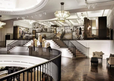 Burberry abre tienda en Londres: su tienda más grande en el mundo